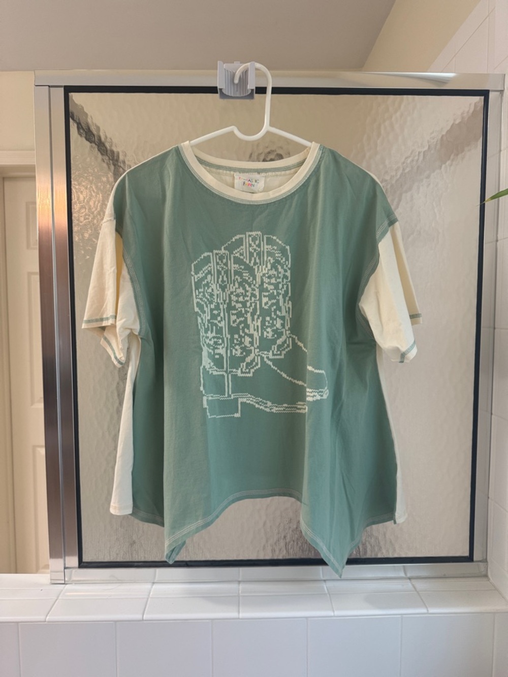 NWT Two-Tone Green & Cream Graphic Tee